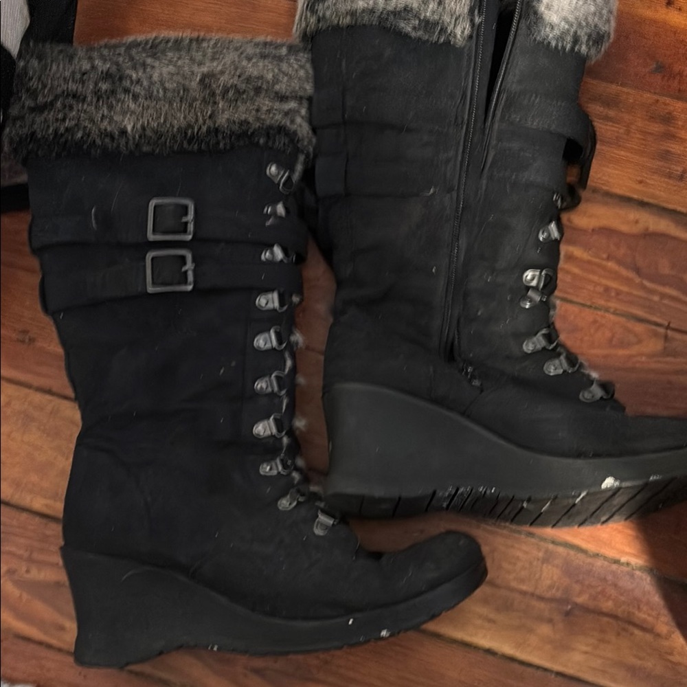 Black Wedge Winter Boots with Fur Trim